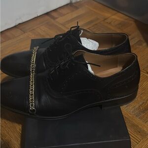 Taft Black Oxford Shoes with Gold Chain Accent